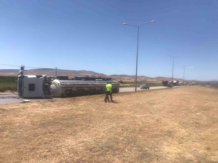 Malatya’da Tanker Devrildi: 1 Kişi Yaralandı