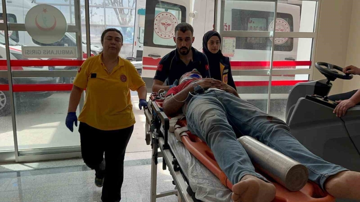 Hafif Ticari Araç Şarampole Yuvarlandı: 1 Ağır Yaralı