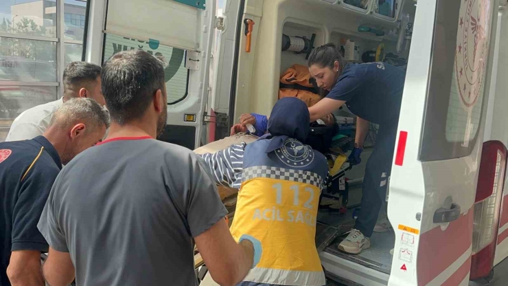 Devrilen Motosikletin Sürücüsü Ağır Yaralandı
