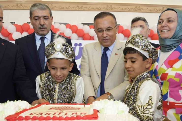 Gaziantep Vakıflar Bölge Müdürlüğü 25 Çocuğu Sünnet Ettirdi
