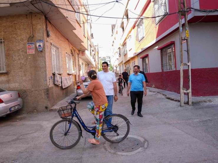 Yılmaz, Sokak Sokak Gezerek, Vatandaşların Taleplerini Dinledi
