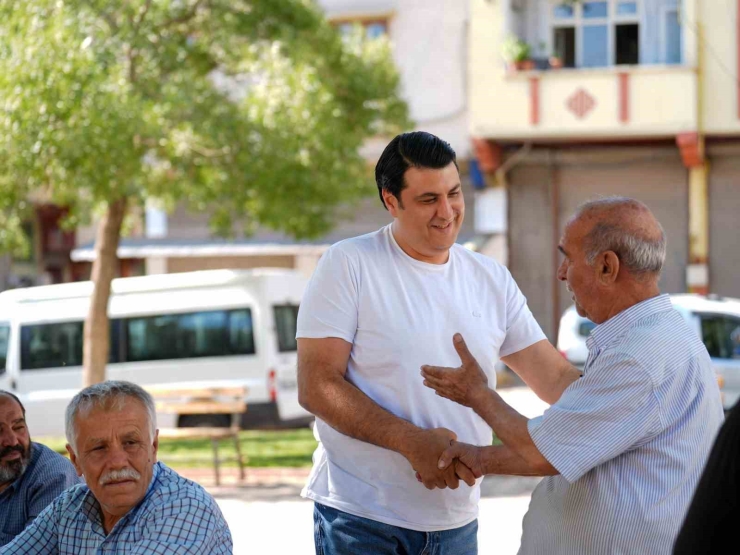 Yılmaz, Sokak Sokak Gezerek, Vatandaşların Taleplerini Dinledi