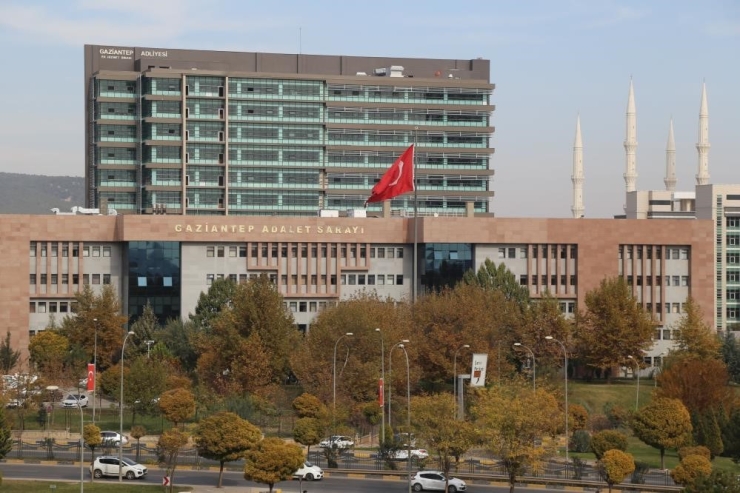 "yoksa Sana Da Sıkarım" Tehdidiyle Cinayete Ortaklık İddiası