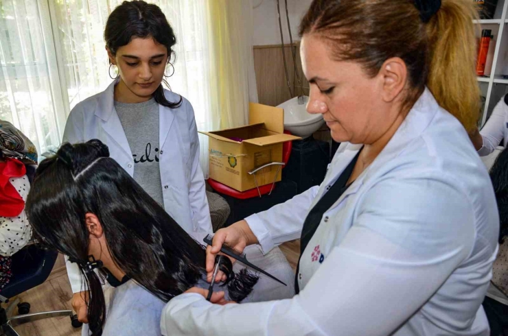 Diyarbakır’da Kadınlara Yönelik Mesleki Kurslar Sürüyor
