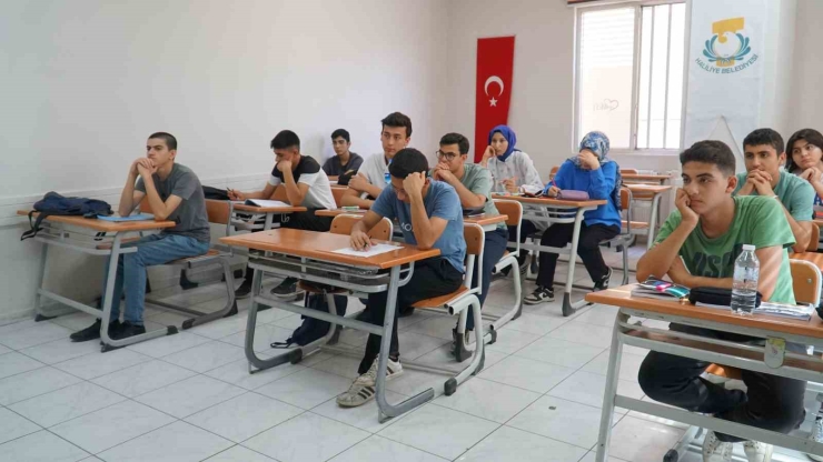 Şanlıurfa’da Üniversite Adaylarına Destek Kursu Başladı