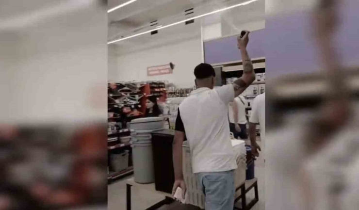 Şanlıurfa’da Markette Etrafa Deodorant Sıkan Şahıs Gözaltına Alındı