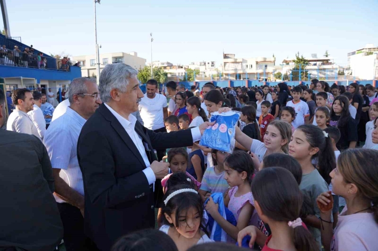 Yaz Spor Okullarına Katılan Öğrencilere Forma Desteği