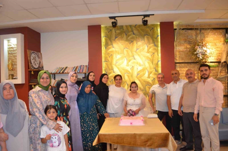 Down Sendromlu Nisan Nur’un Gelinlik Hayali Gerçek Oldu