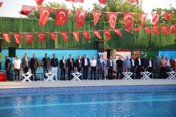 Kızılelma Yüzme Havuzu Hizmete Açıldı