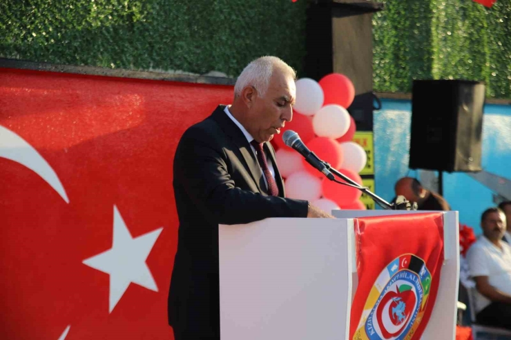 Kızılelma Yüzme Havuzu Hizmete Açıldı