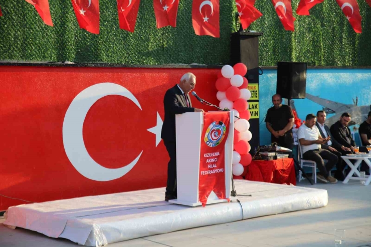 Kızılelma Yüzme Havuzu Hizmete Açıldı