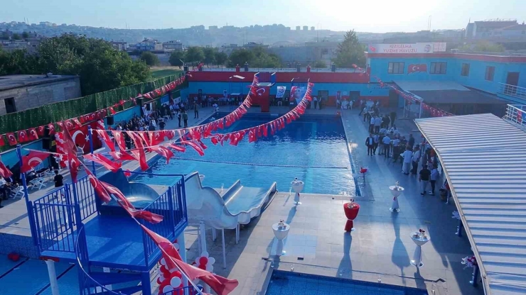 Kızılelma Yüzme Havuzu Hizmete Açıldı