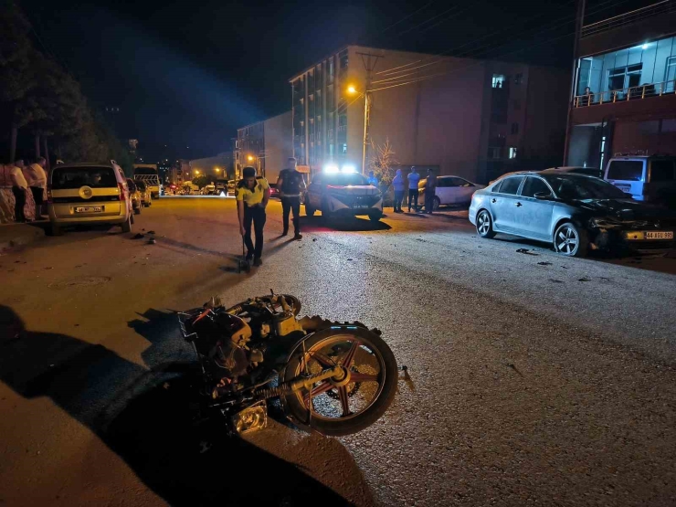 Otomobil Ve Motosiklet Çarpıştı: 1 Ölü
