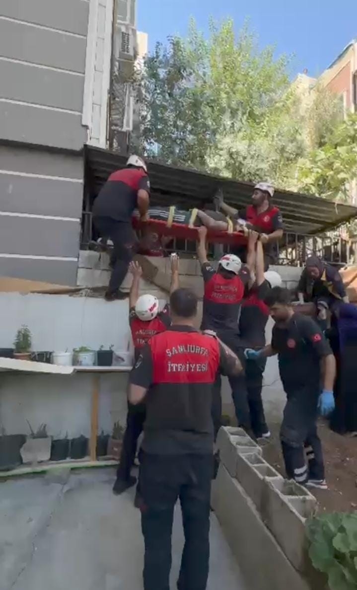 Epilepsi Nöbeti Geçirip 4’üncü Kattan Düştü