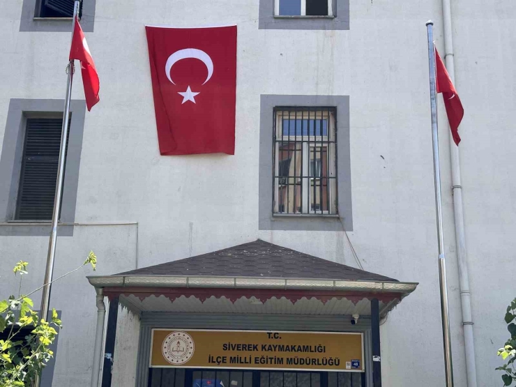 Siverek Ay Yıldızlı Bayraklarla Donatıldı