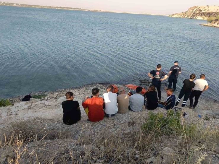 Serinlemek İstedi, Canından Oldu