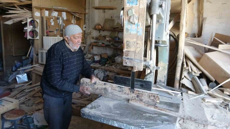 Malatyalı Usta 73 Yıldır Ağaçlara Şekil Veriyor