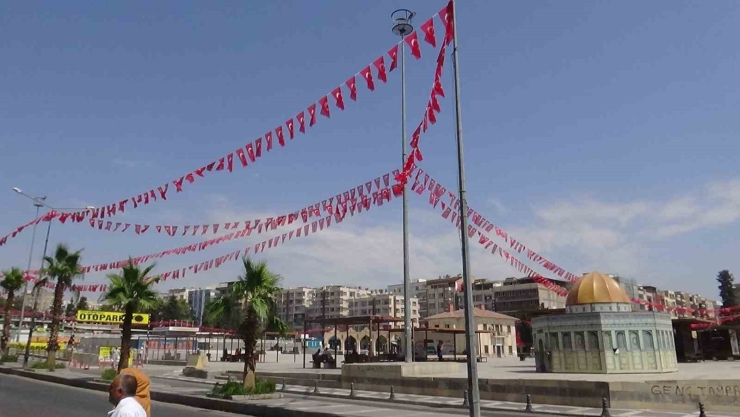 Şanlıurfa Al Bayraklarla Donatıldı