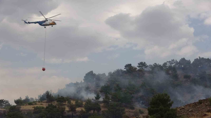 Adıyaman’da Orman Yangınına Helikopterle Müdahale Edildi