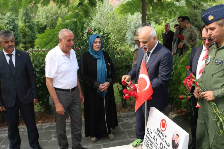 15 Temmuz Şehitleri Diyarbakır’da Dualarla Anıldı