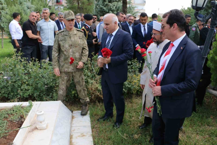 15 Temmuz Şehitleri Diyarbakır’da Dualarla Anıldı