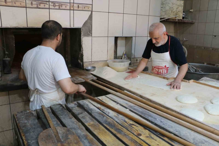 Suyun Kaynama Noktası 100 Derece, Fırıncıların Dayanma Noktası 250 Derece