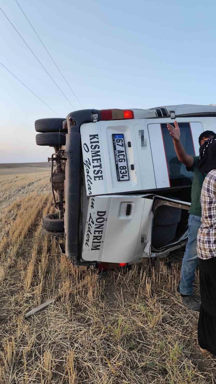 Tarım İşçilerini Taşıyan Minibüs Şarampole Yuvarlandı: 18 Yaralı