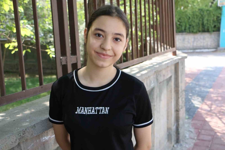 Diyarbakır’ın Kavurucu Sıcağında Sokak Hayvanları Unutulmadı
