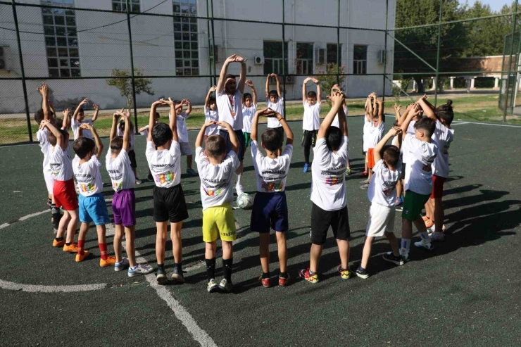 Yaz Spor Okulları 5 Bin 850 Çocuğun Katılımıyla Başladı