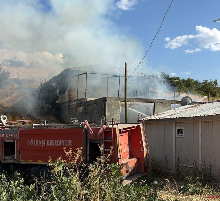 Yangın Bir Evi Küle Çevirdi