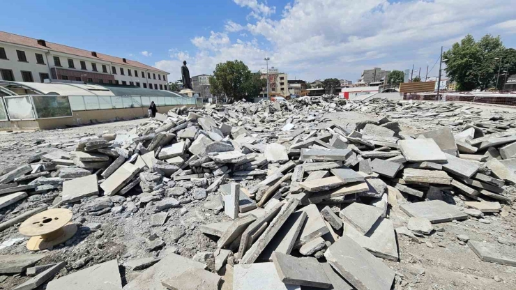 Bakan Talimat Verdi, Kapalı Çarşı İçin İyileştirme Süreci Başladı