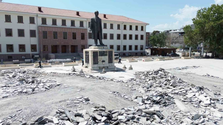 Bakan Talimat Verdi, Kapalı Çarşı İçin İyileştirme Süreci Başladı