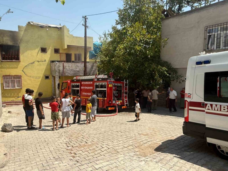 Diyarbakır’da Klima Ünitesi Yangına Neden Oldu, 3 Kişi Dumandan Etkilendi