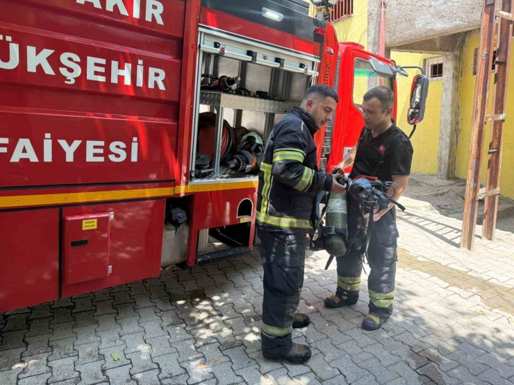 Diyarbakır’da Klima Ünitesi Yangına Neden Oldu, 3 Kişi Dumandan Etkilendi