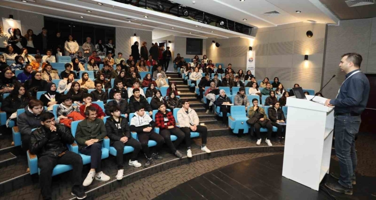 Gibtü Üniversite Tercih Günleri’nde Adaylarla Buluşuyor