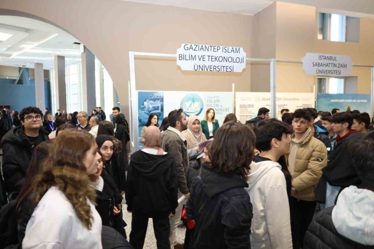 Gibtü Üniversite Tercih Günleri’nde Adaylarla Buluşuyor