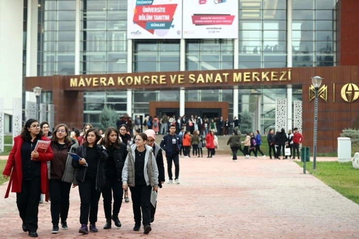 Gibtü Üniversite Tercih Günleri’nde Adaylarla Buluşuyor