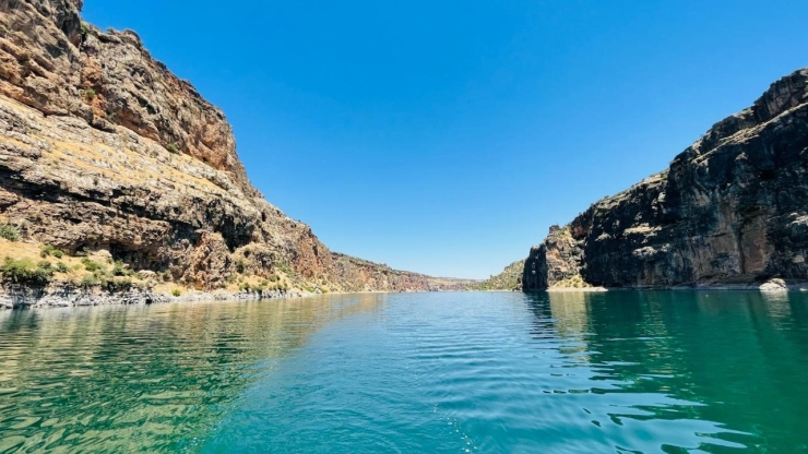 Keşiş Mağarası Yerli Turistlerin İlgi Odağı Oldu