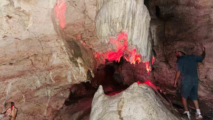Keşiş Mağarası Yerli Turistlerin İlgi Odağı Oldu