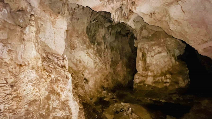 Keşiş Mağarası Yerli Turistlerin İlgi Odağı Oldu
