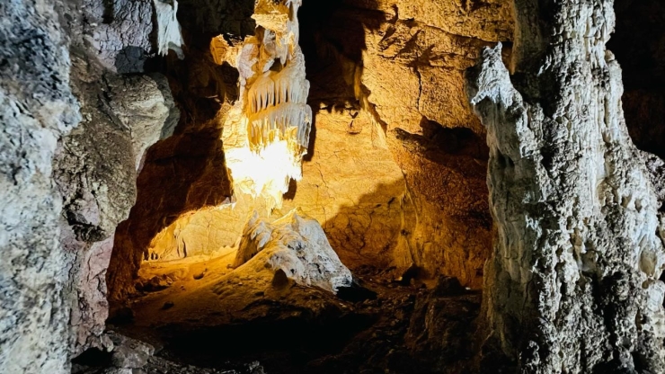 Keşiş Mağarası Yerli Turistlerin İlgi Odağı Oldu