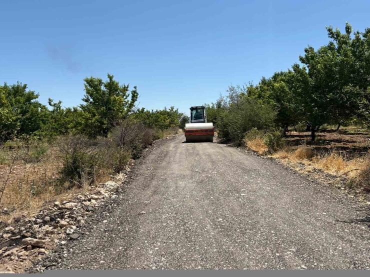 Akçadağ’ın Bahri Mahallesi’nde Yollar Yenileniyor