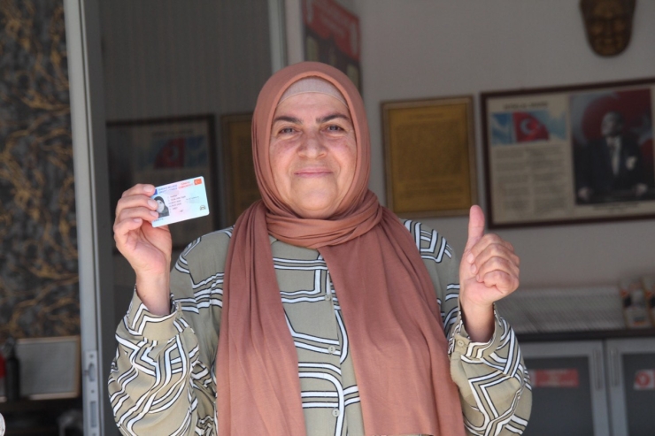 Torununu Sınava Götürdü, Kendisi Ehliyet Sahibi Oldu