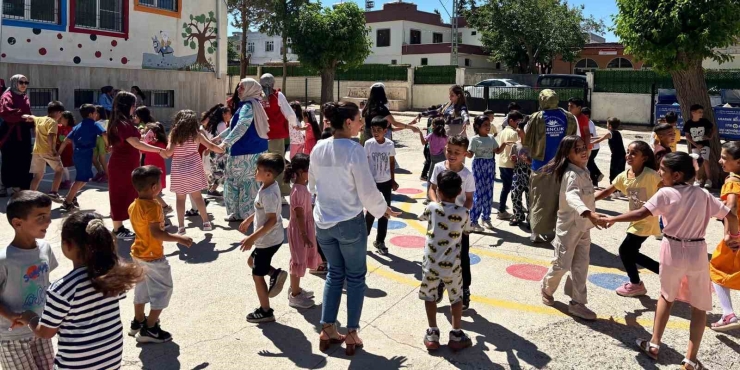 Arabanlı Öğrenciler Yaz Okulunda Hem Eğleniyor Hem Gelişiyor