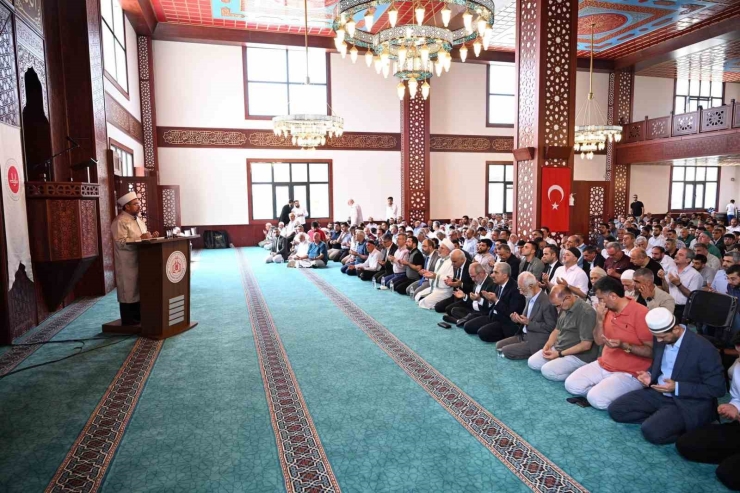 Diyarbakır’da Rahmet-i Rahman Camii Dualarla Açıldı
