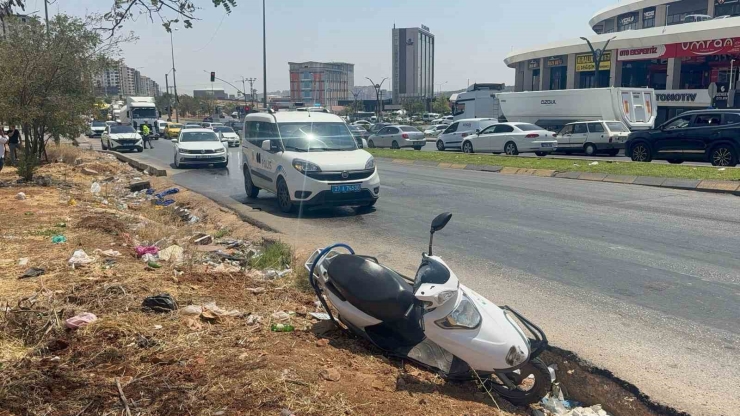 Beton Mikserinin Altında Kalan Motosikletteki Kadın Öldü, Oğlu Yaralandı