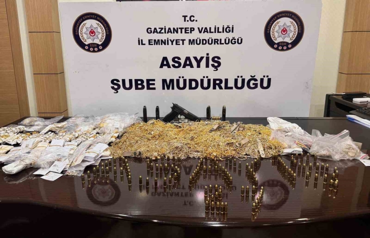 Gaziantep’te Film Gibi Olay: 18 Kilo Altını Gasp Edip Polise Ateşle Karşılık Veren Şahıslar Kıskıvrak Yakalandı