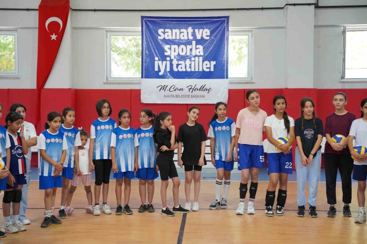 Kahta Belediyesi Yaz Spor Okullarında Basketbol Ve Voleybol Heyecanı Sürüyor