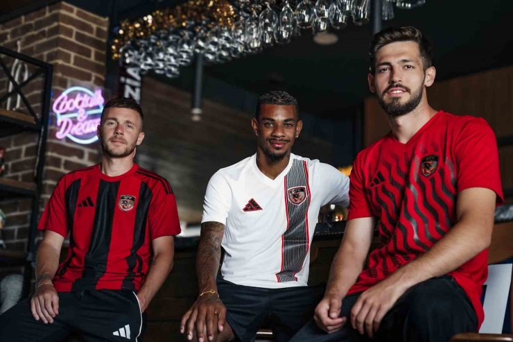 Gaziantep Fk, Yeni Sezon Formalarını Tanıttı