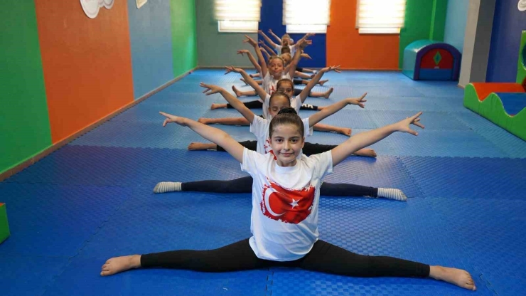 Şehitkamil Yaz Spor Akademisinde 8 Ayrı Branşta Eğitimler Devam Ediyor